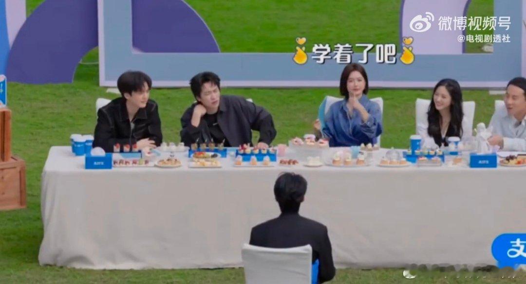 秦岚内娱姐学天花板亲爱的客栈 秦岚凭实力坐稳姐学天花板！《亲爱的·客栈2026》