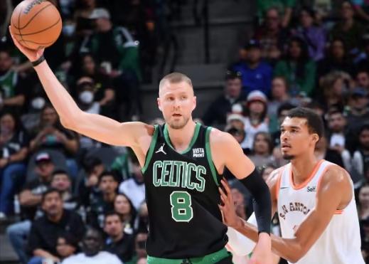 NBA交易市场近日再添戏剧性话题！凯尔特人球星波尔津吉斯在接受采访时透露，去年夏