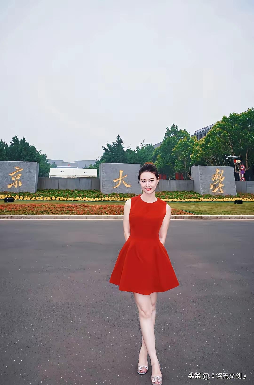 猜猜看，美女是哪所大学毕业的？