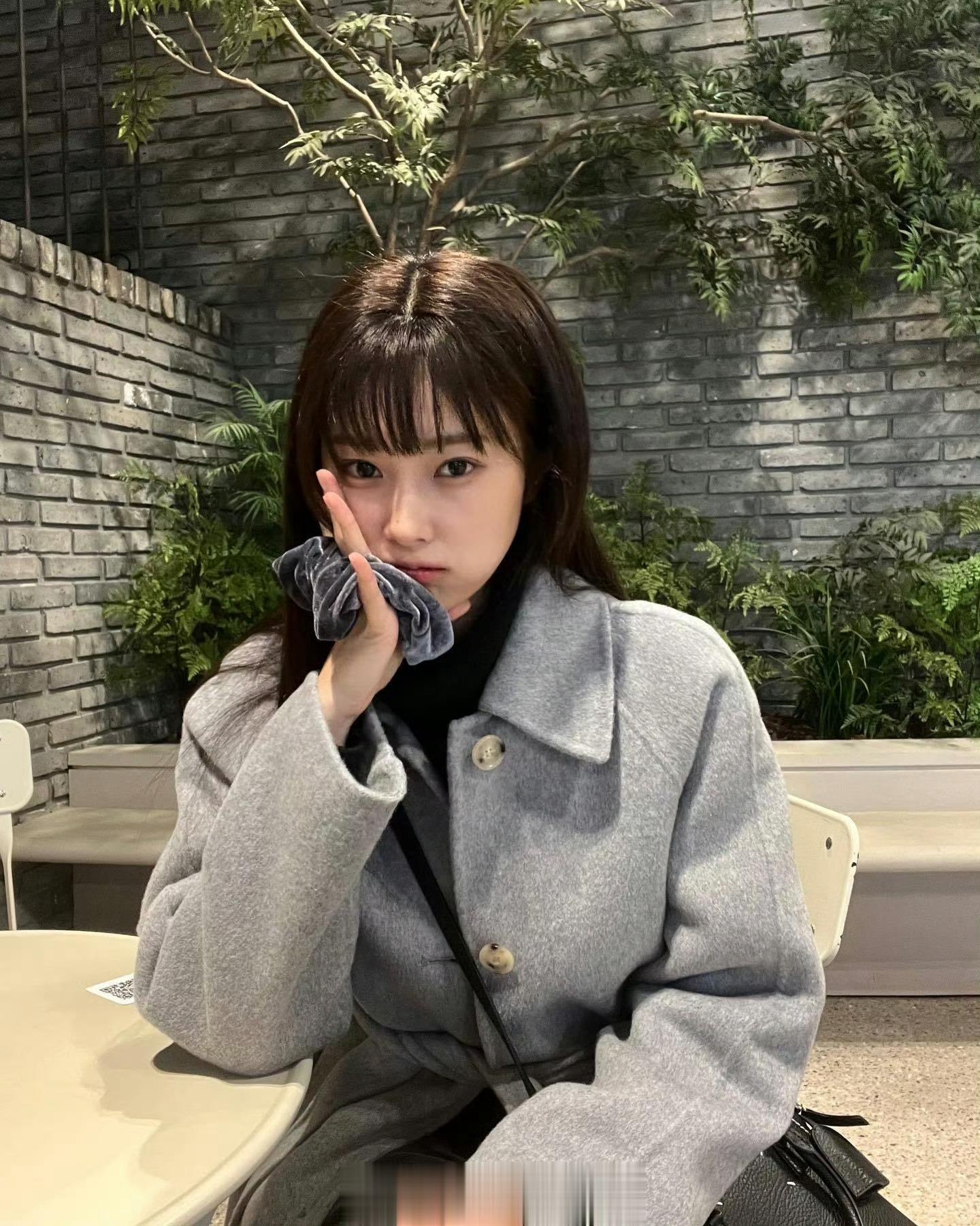 #明星私服搭配[超话]# 姜惠元 更新ins 立冬了 穿大衣的季节也来了❄️ ​