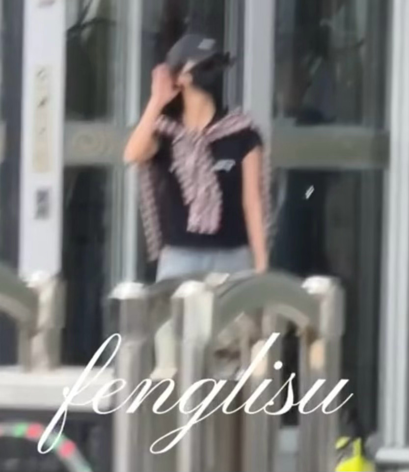 白鹿带着王韵娜进组咯！蹦蹦跳跳的好活跃 接下来我们即将看到现代剧的新角色白鹿和鹿