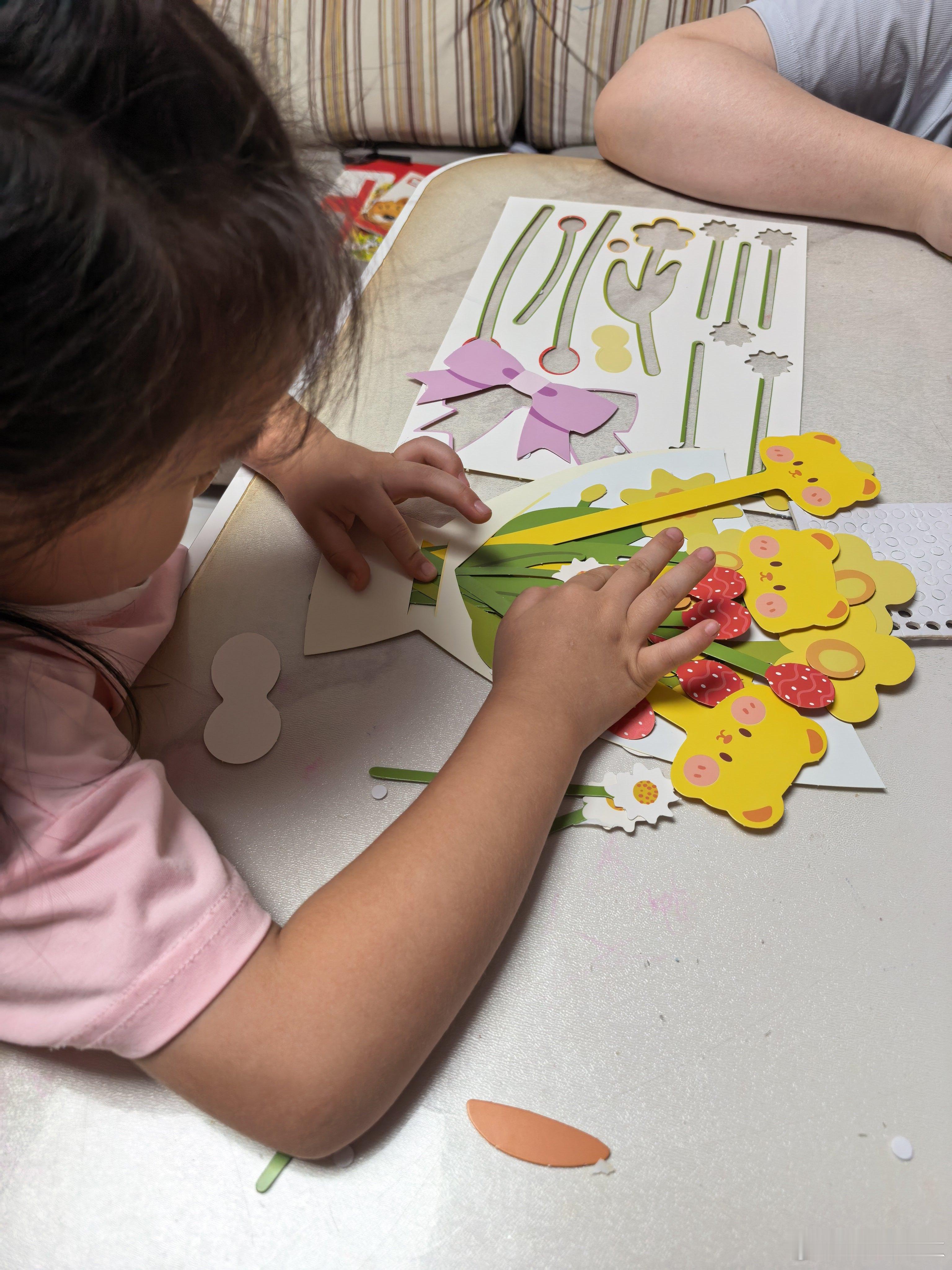 做个贺卡送幼儿园老师，明天教师节了。 ​​​