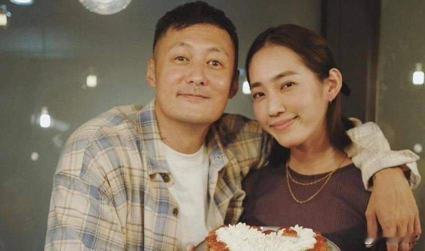 余文乐走到离婚这一步其实毫无意外，他本就向来随性爱玩。放到普通中年婚姻里逻辑更是