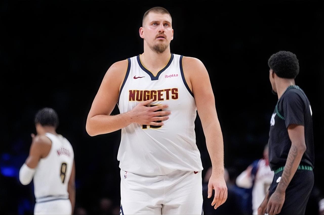 约基奇：开拓者的约基奇没上，你们还输球？
戈登：控球过半场低级失误2次，最后还防