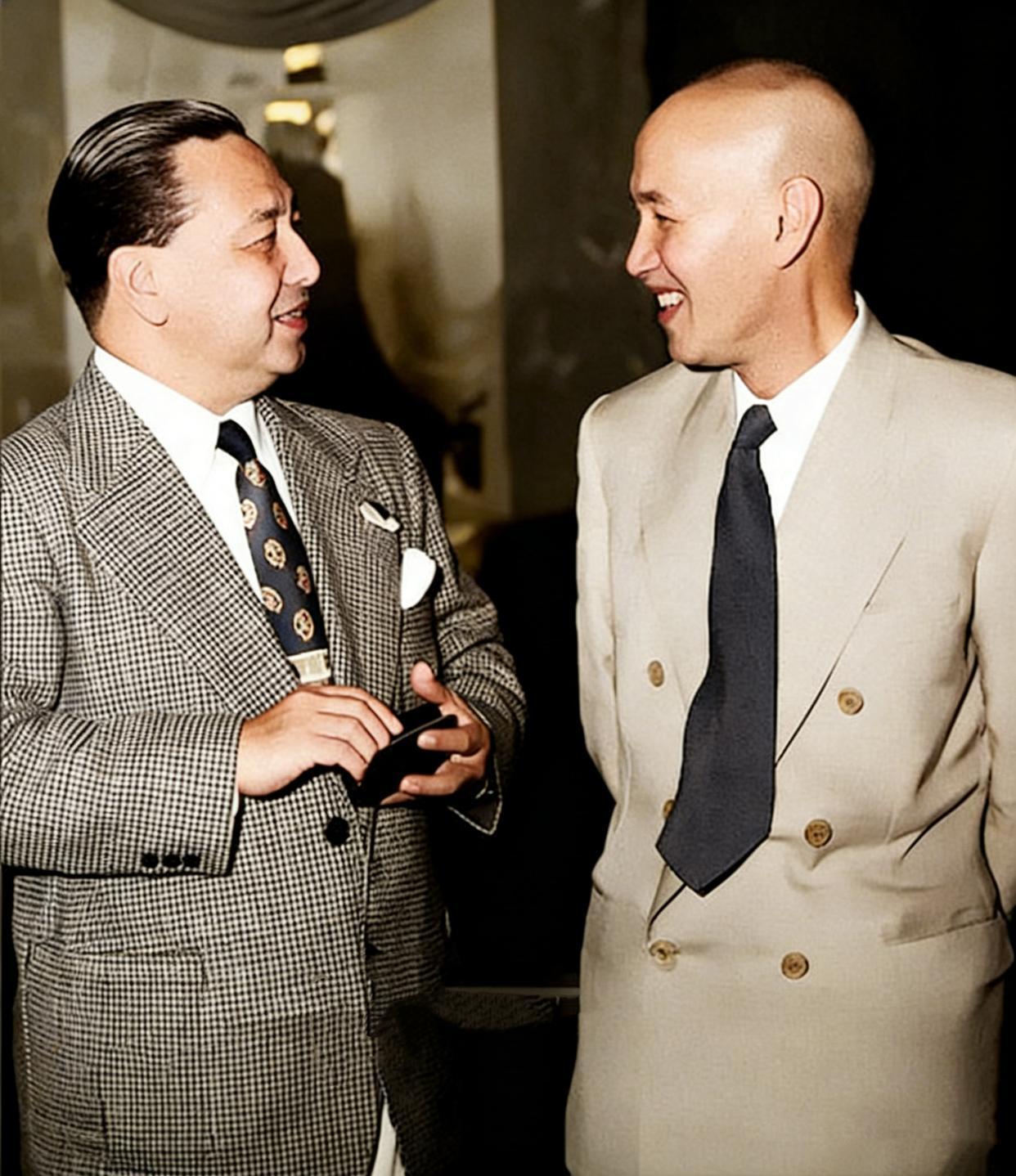 分享老历史照片老蒋大部分照片不是长袍马褂就是笔挺军装，很少见他穿西装！何况他这西