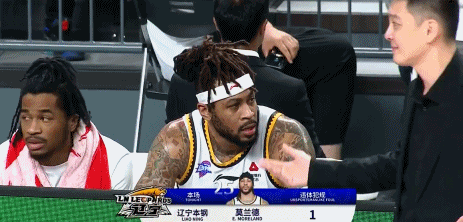 尺度不同，这球如果吹莫兰德违体，那么，齐麟对赵继伟那个抢断快攻犯规球，也应该是违