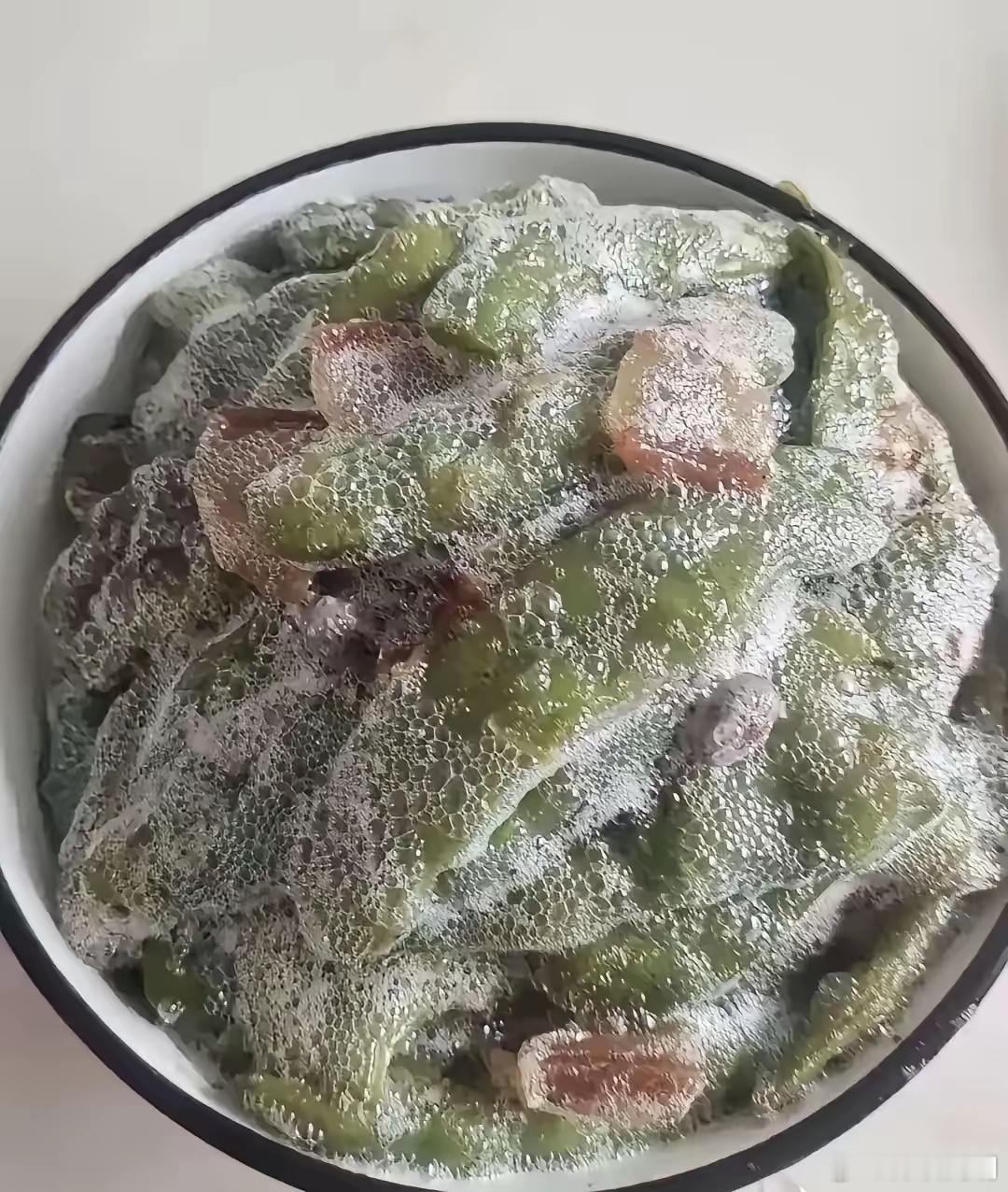 刚炒的菜，网友问为啥这么多气泡？[汗][黑线] 