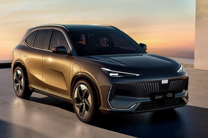 据悉，吉利银河E5将于7月5日开启预售。外观方面，吉利银河E5采用了我们非常熟悉