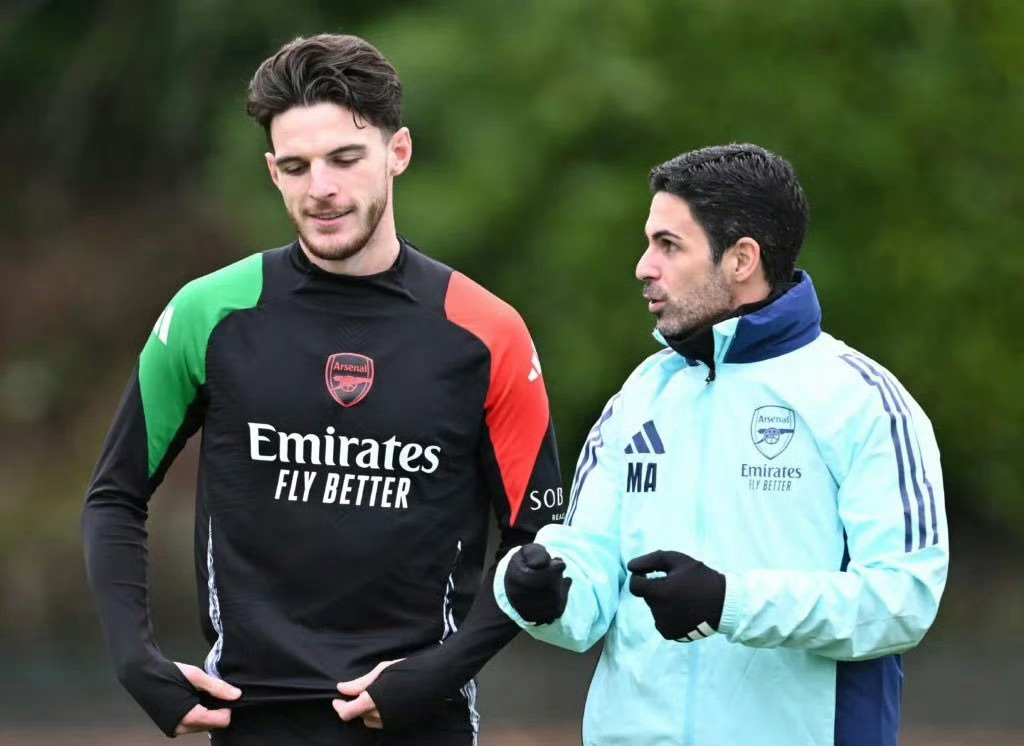 刚看到一个评论笑死了😂问：阿尔特塔是主教练还是经理？答：看过训练视频没？塔子训