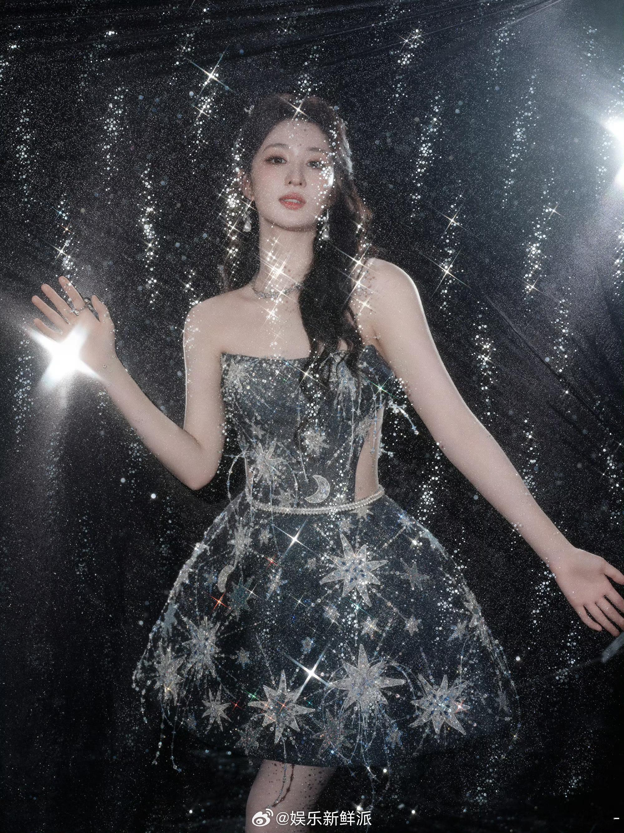 派酱安利王楚然脱掉皮衣外套女人中的女人，姐姐中的姐姐，大气明媚的浓颜攻击，船你轻