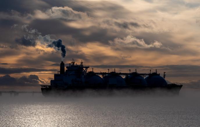 俄交通部：俄罗斯液化气船遇袭致两名海员受伤 其余28人前往摩尔曼斯克
 
俄交通