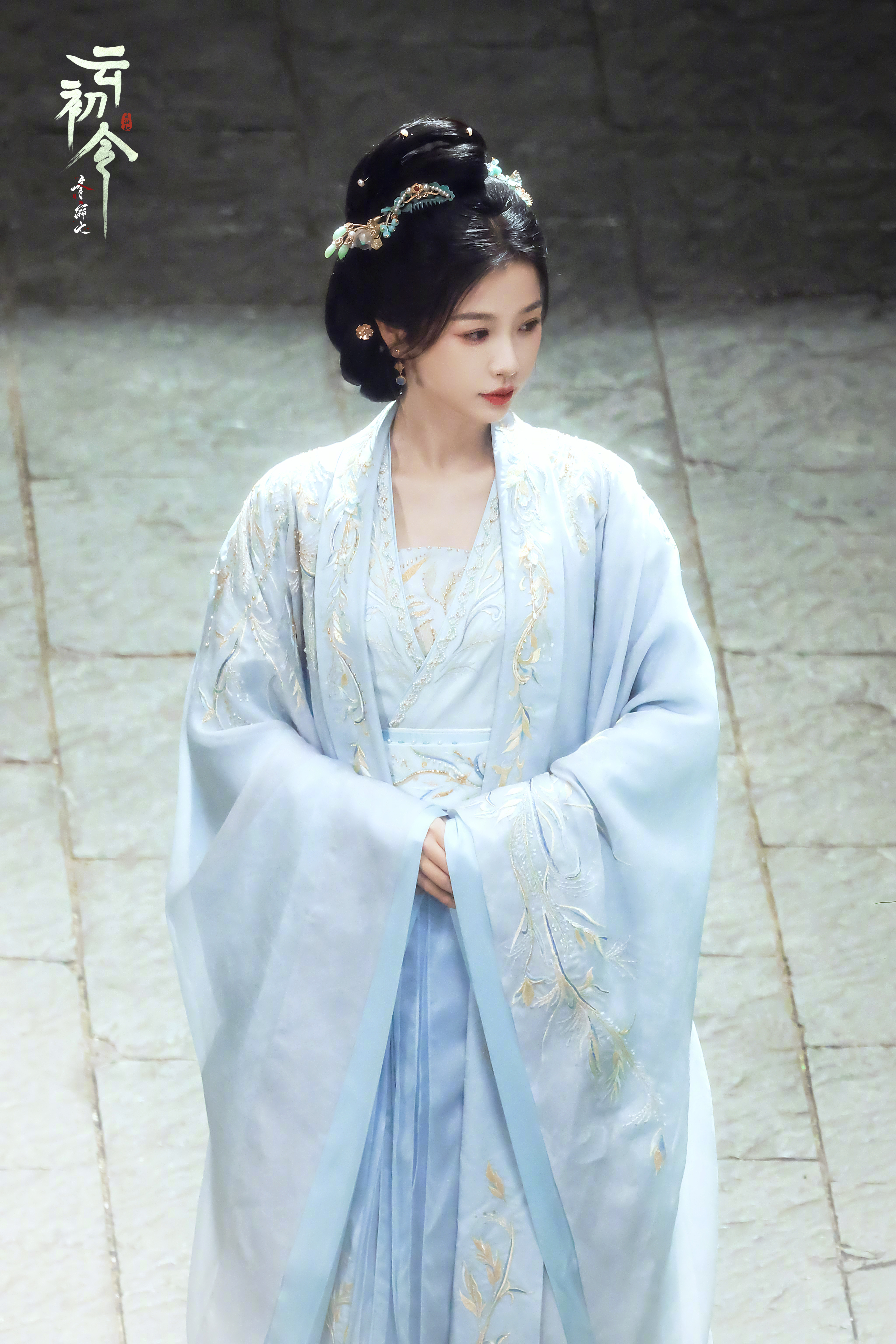 虞书欣《云初令》首套妆造饭拍路透丨有当家主母的感觉了，很温婉漂亮！！！