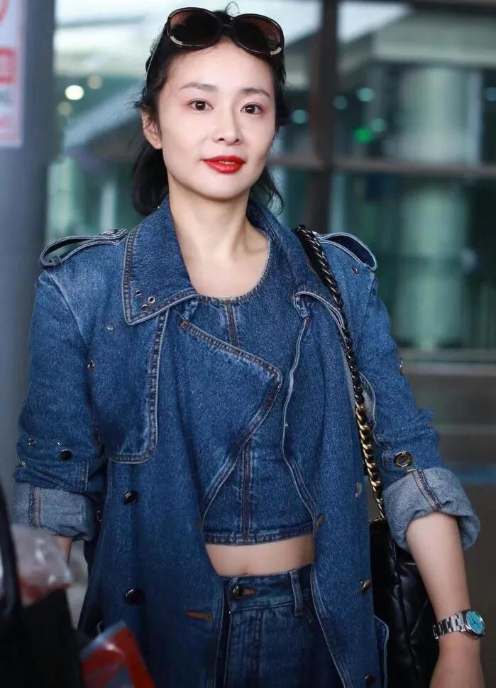 “大嫂”高叶颜值算不上很高，但是气质和气场确实不错，爆红后越来越有“大咖”的气场