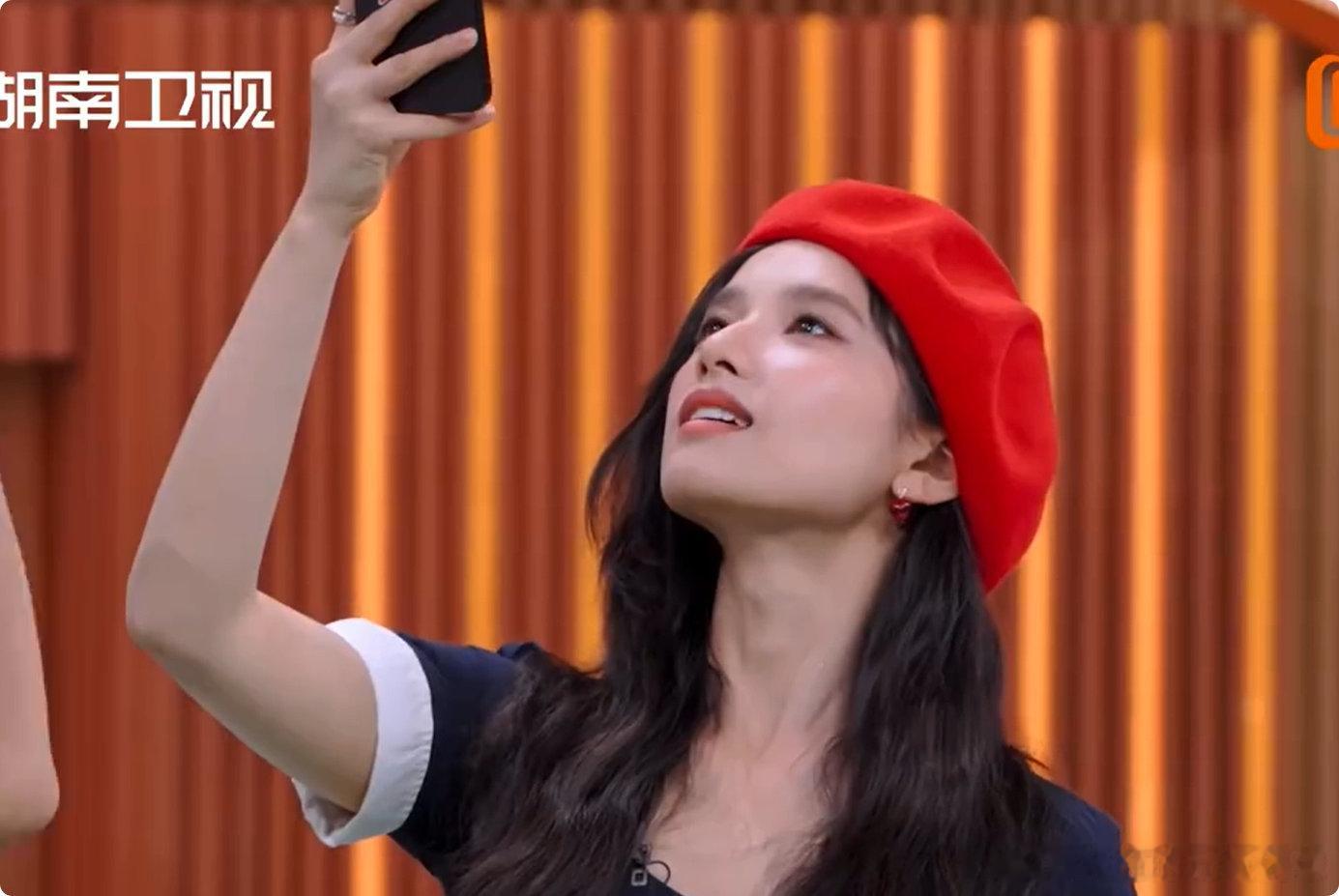 陈哲远花式wink 张婧仪镜头下的陈哲远 你好星期六谁能扛得住陈哲远连环花式 w