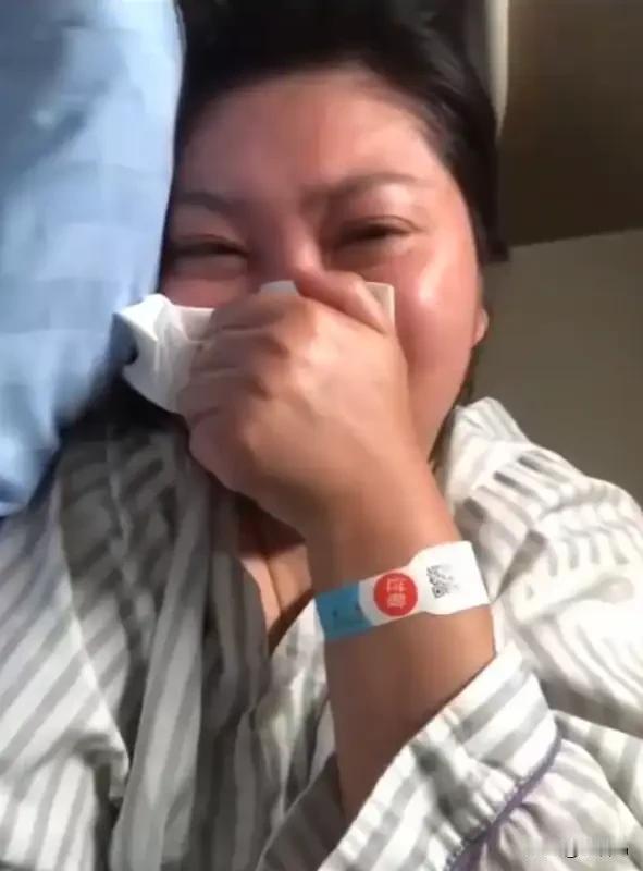 “公司不允许。”
 
这是王暖暖在抢救苏醒后，面对记者说出的一句解释。2026年