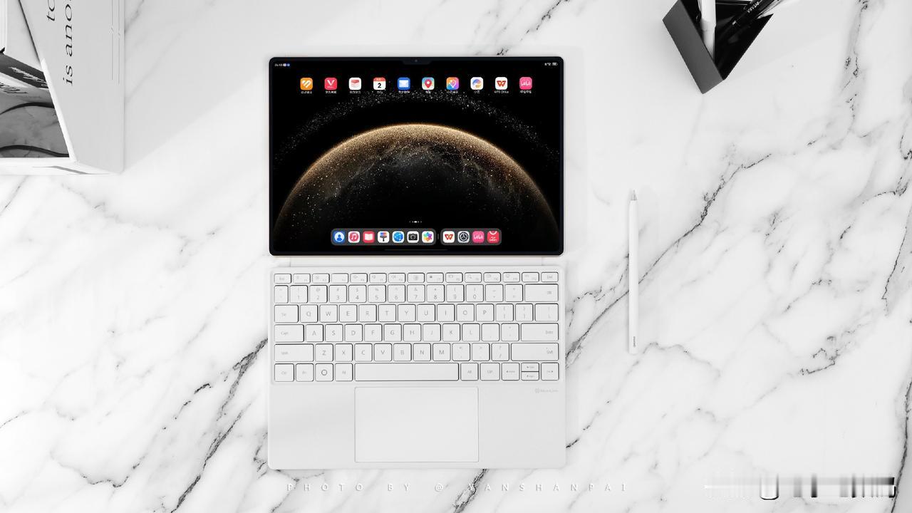 华为 MatePad Pro 13.2 英寸 柔光版上市了~
机身厚度只有5.5