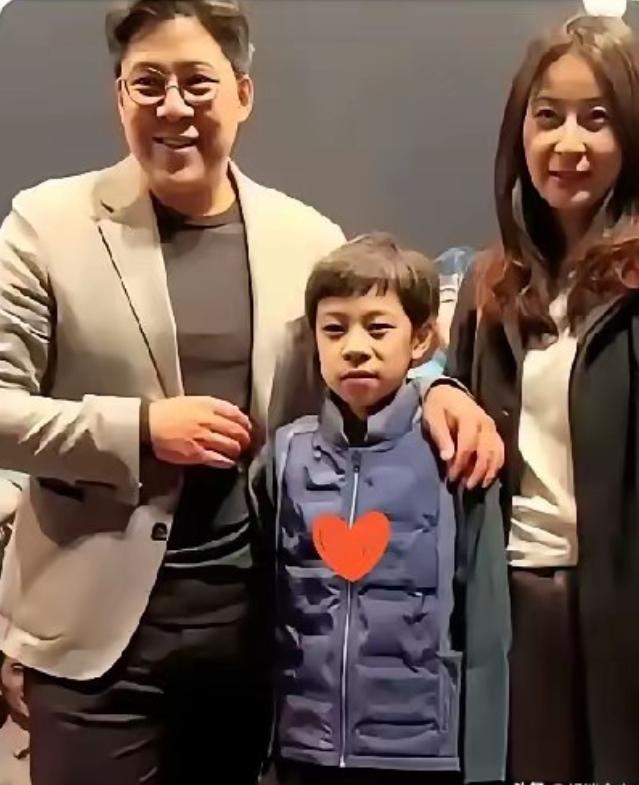 送儿子去英国，霍启刚被骂了
网友：爱国人设崩了？
霍中曦今年12岁，被塞进拉德利