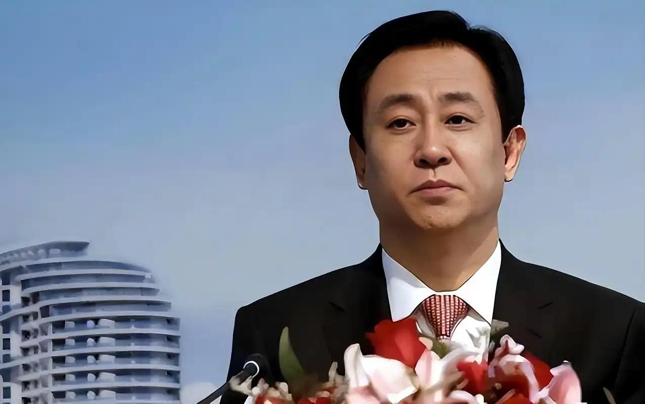 那几年，许家印在房地产领域大胆投入，积累了财富。
 
他并不满足于足球、粮油、矿