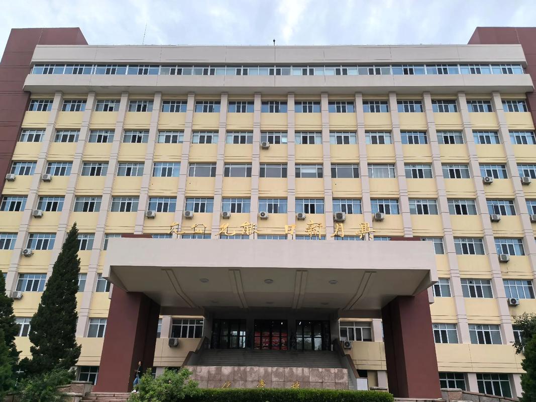 五一假期第一天，学术圈就“炸圈”了！

有博主实名举报南开大学生科院院长陈某，说