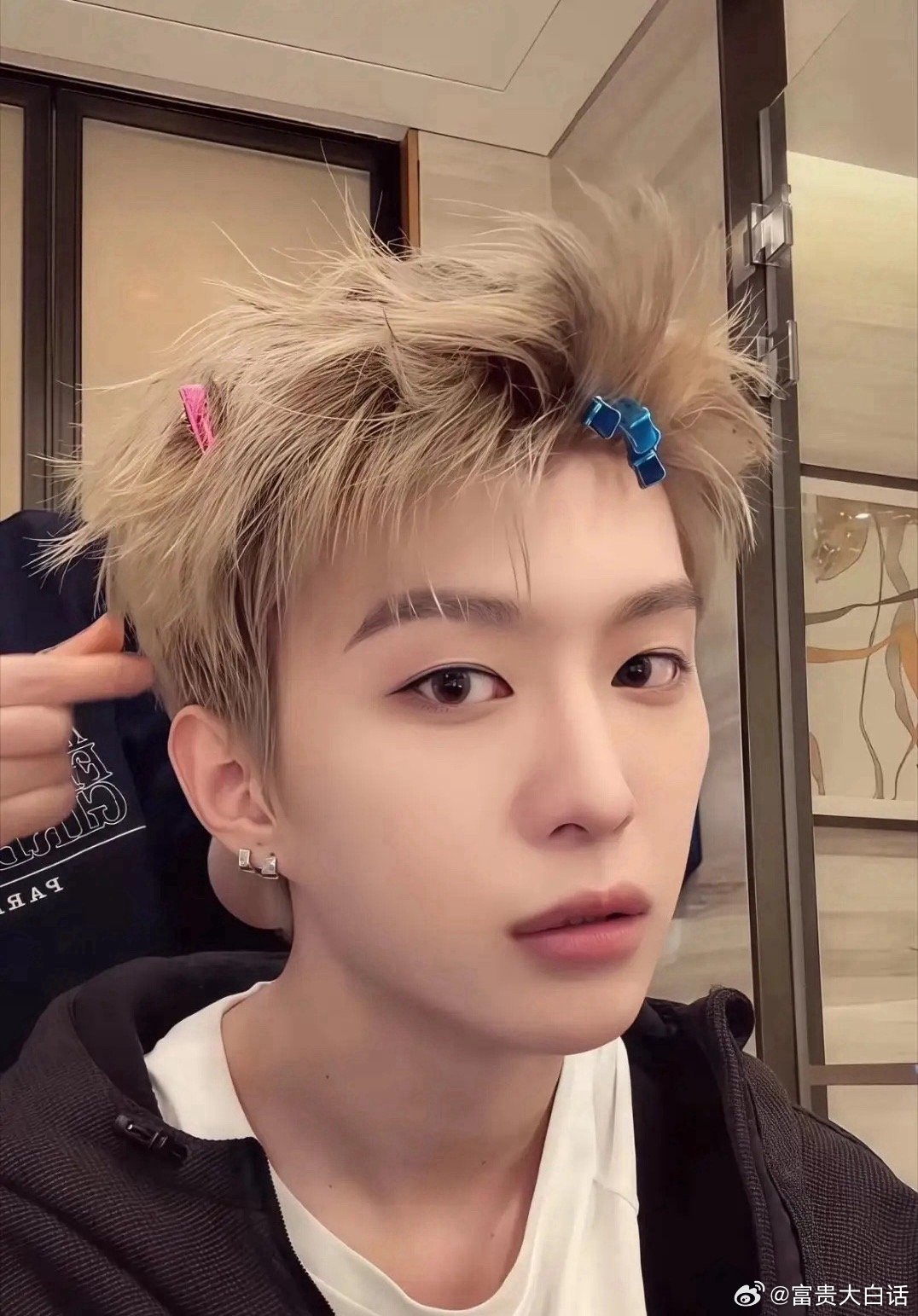 范丞丞工作室凌晨十二字硬刚恶意碰瓷！网红拿偷拍旧照捏造不实关系，两月内二次炒作，