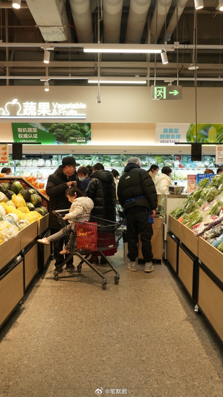 常州年轻人的年夜饭有点超前 说起过年，以前那可真是一场“食材大战”！得提前好几天