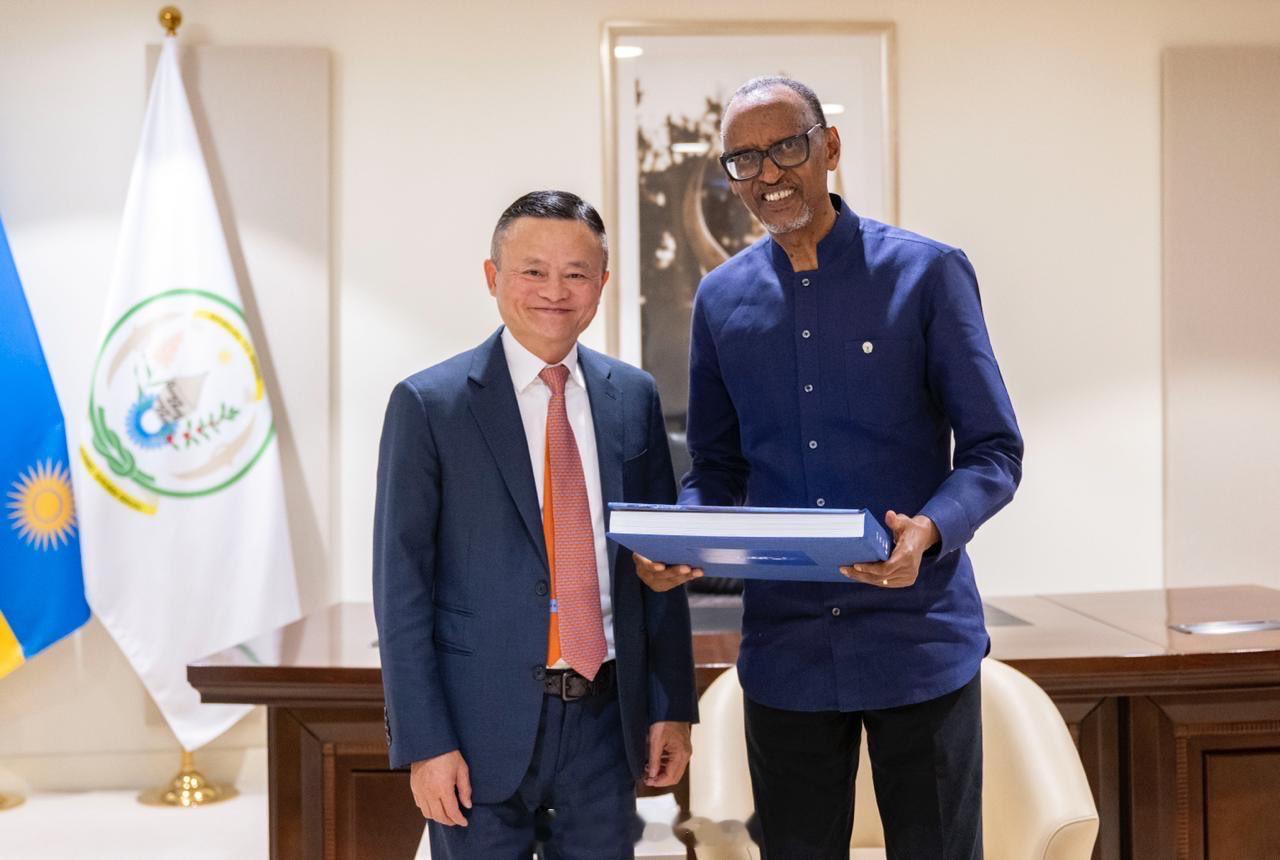 卢旺达总统今天下午在首都基加利接见了马云马云和杨致远此次到访基加利是为了参加“非