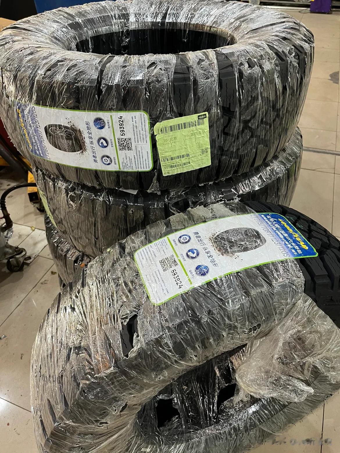 今天上市的固特异韧行闯客2，定位在AT和MT之间，这是一套RT轮胎。提前拿到做测