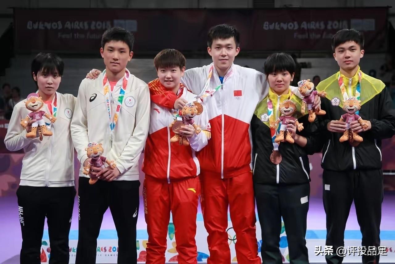 王楚钦：妥妥的社牛！
这张照片拍摄于2018年阿根廷布宜诺斯艾利斯青年奥林匹克运