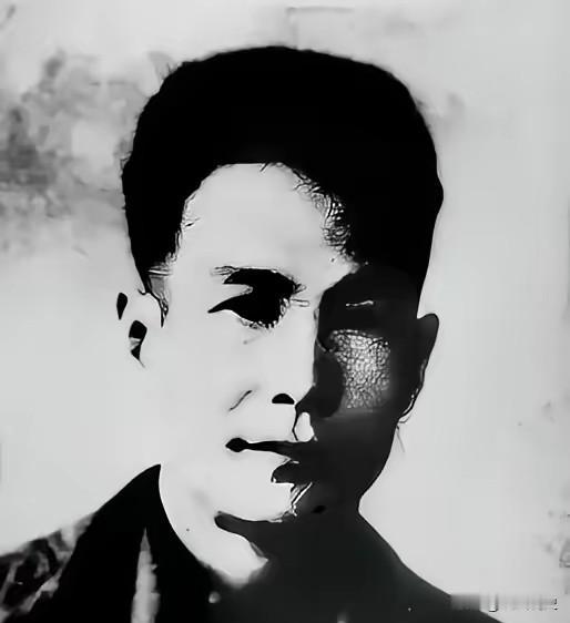 1948年，狱医刘石人到狱医刘石人到女牢诊病，一个女犯突然摔倒在地，刘石人下意识