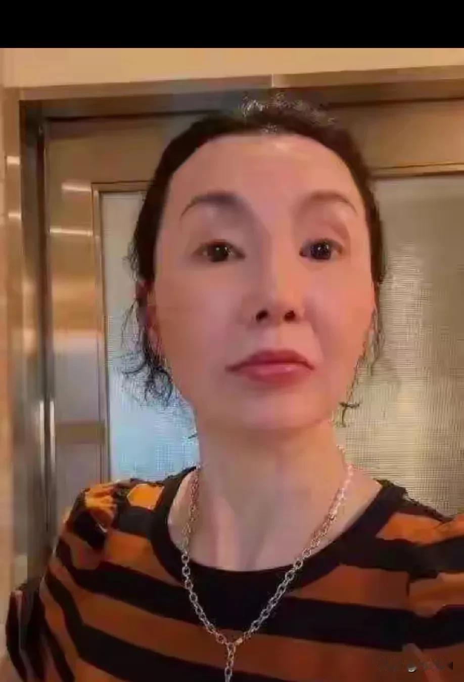60岁张曼玉法国农村生活太治愈！
 
家人们谁懂啊！60岁张曼玉在法国农村活成了