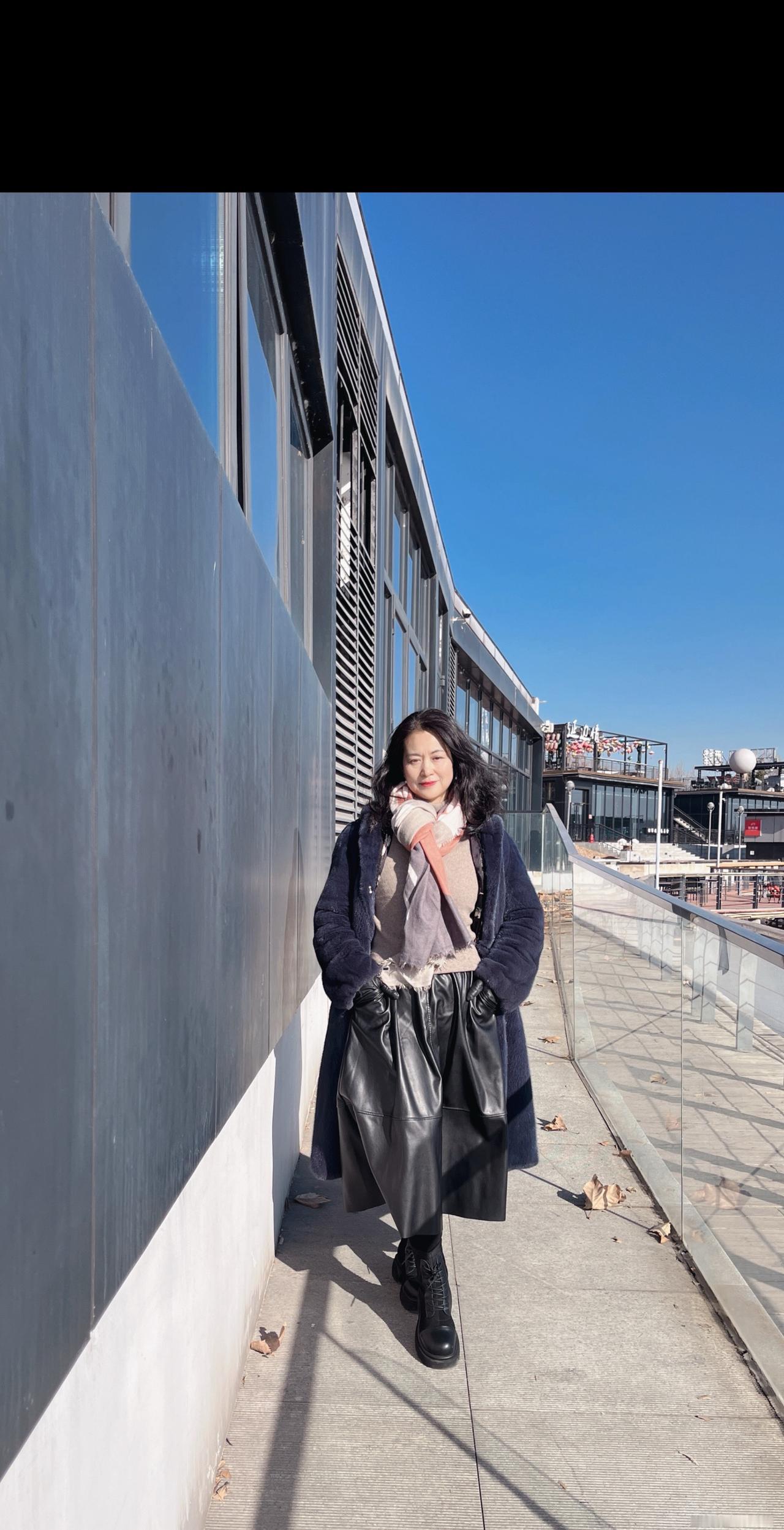 虽然花有重开日人无再少年，但是现在已经是最年轻的时候了，珍惜当下吧！