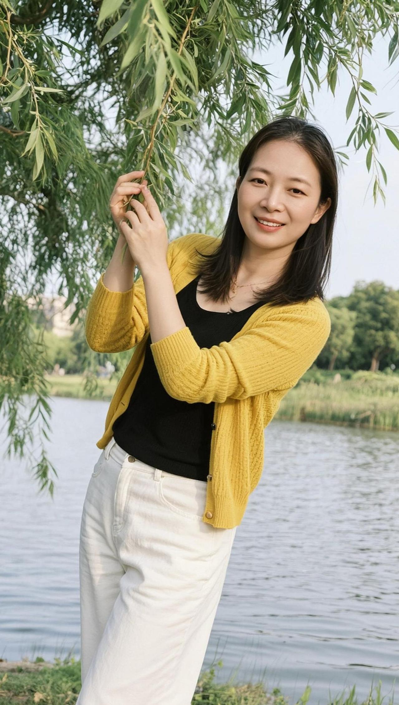 AI湖畔清新照 上热门 气质穿搭 颜值甜妹