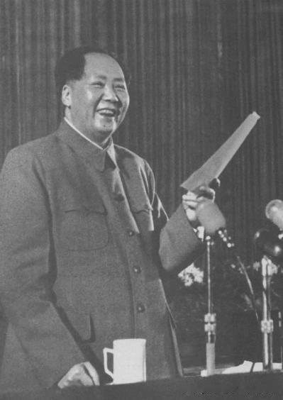 1955年3月，毛泽东在中国共产党全国代表会议上致开幕词