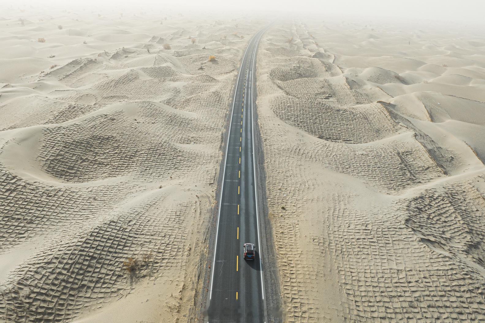 一早起来遇见很大的雾霾，于是在阿拉尔多待了一天，担心穿越阿拉尔-和田沙漠公路时看