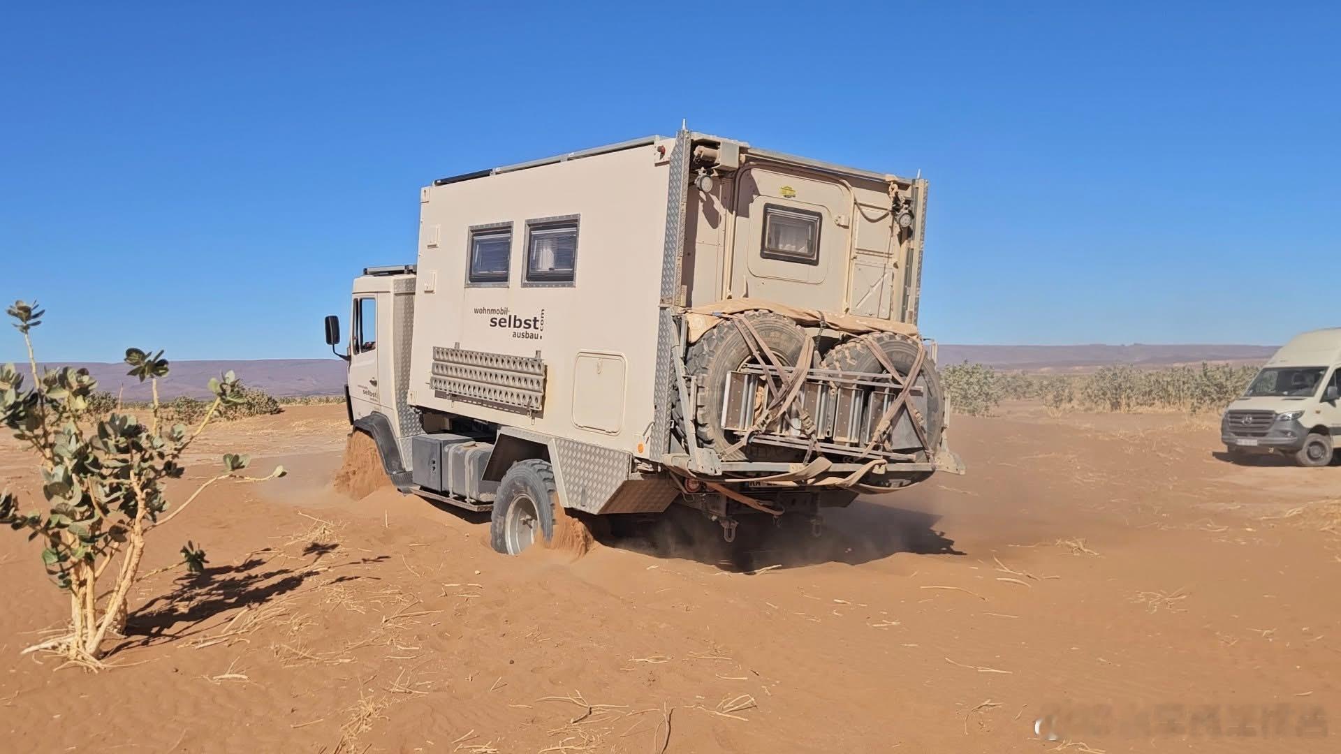 有没有老炮指点一下沙漠行车技巧 