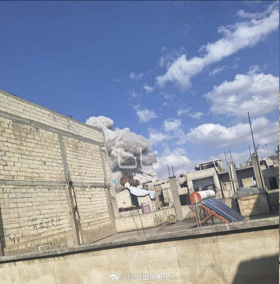 叙利亚霍姆斯市东部的阿巴西亚军事基地发生巨大爆炸。这里目前已经废弃，但储存着大量