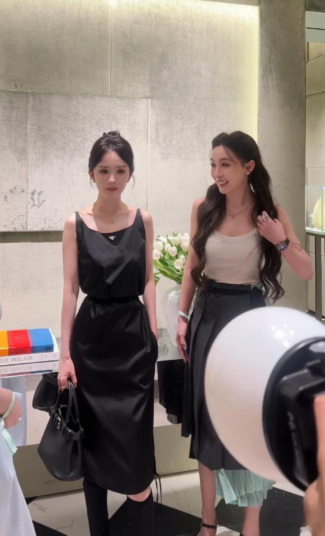 站在杨幂旁边，才知道演员和网红的差别。 