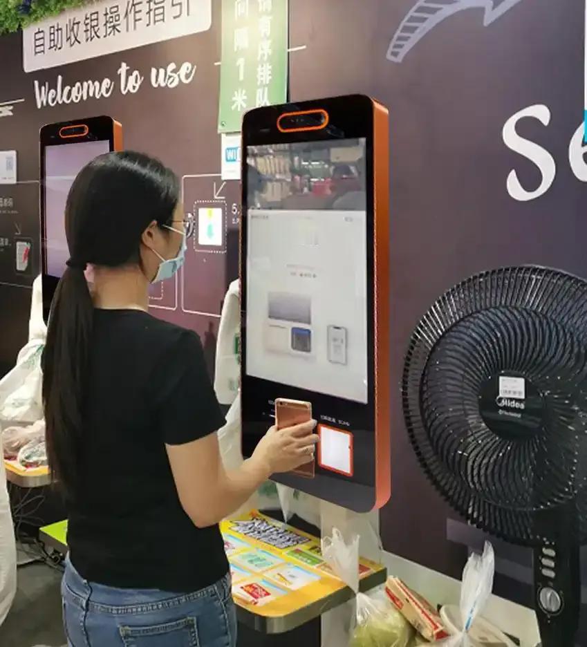 去超市购物我不太喜欢使用自动收银机，因为结个账就要登录，没有账号还要注册，还要填