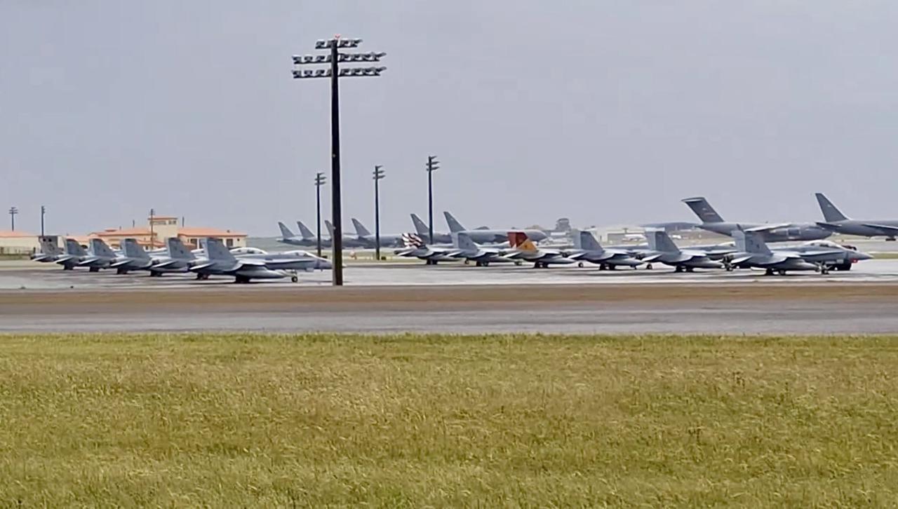 海兵队VMFA-312中队调往中东