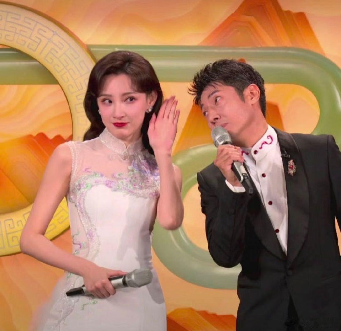 马凡舒好明媚一张脸 马凡舒那脸，喜庆可爱又明媚。笑起来温暖甜蜜，甜而不腻还大气，