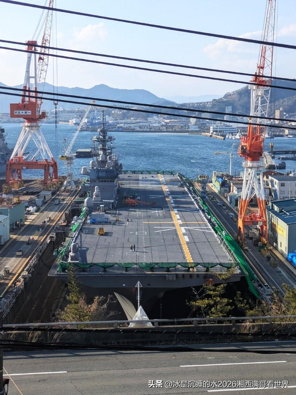 据日本《朝日新闻》报道，日本海自正在紧锣密鼓的改进2艘轻型航母，其中“加贺”号（