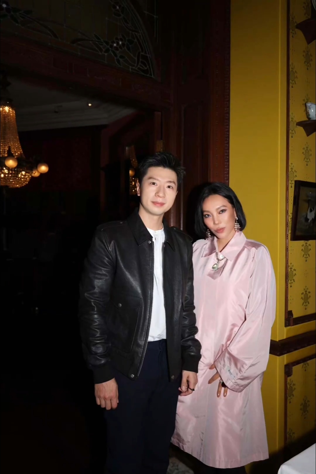 prada代言人马龙 万宝宝更新晚宴马龙合影 