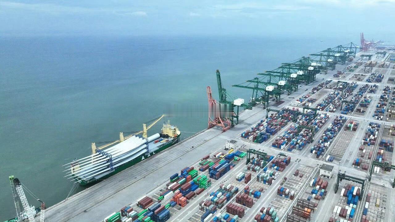 据福州、厦门海关统计，今年前5个月，福建省电视机出口7.3亿元，同比（下同）增长