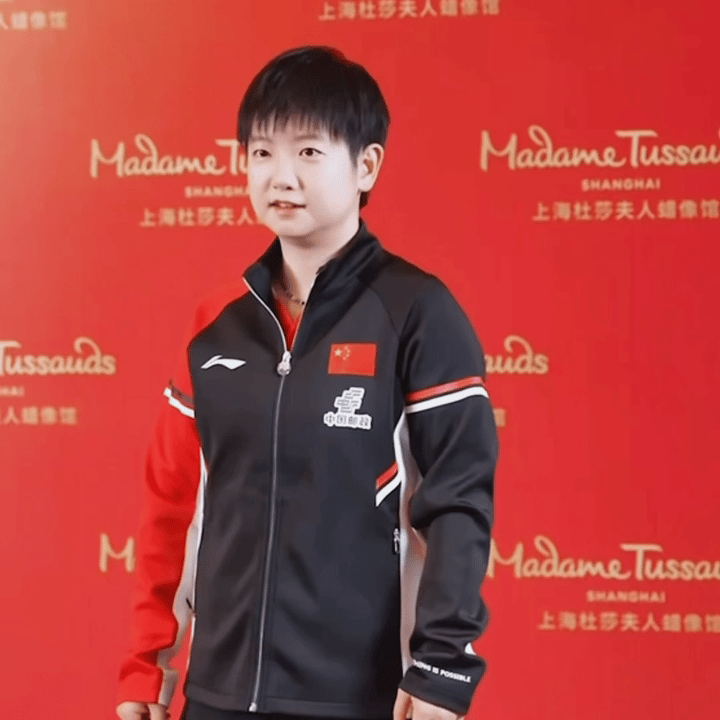 孙颖莎蜡像入驻上海杜莎期待20个世界冠军 5个世界单打冠 ，首位且唯一双圈金满贯