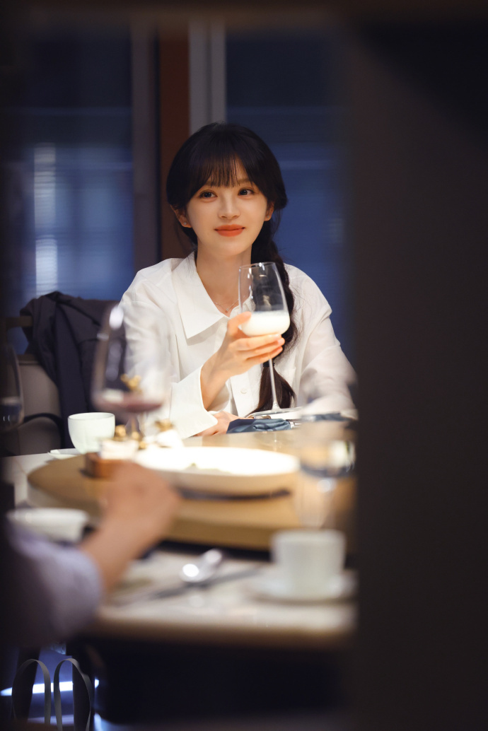 田曦薇笑起来眼里有光被田曦薇的笑颜控住了 田曦薇笑起来眼里有光~ 