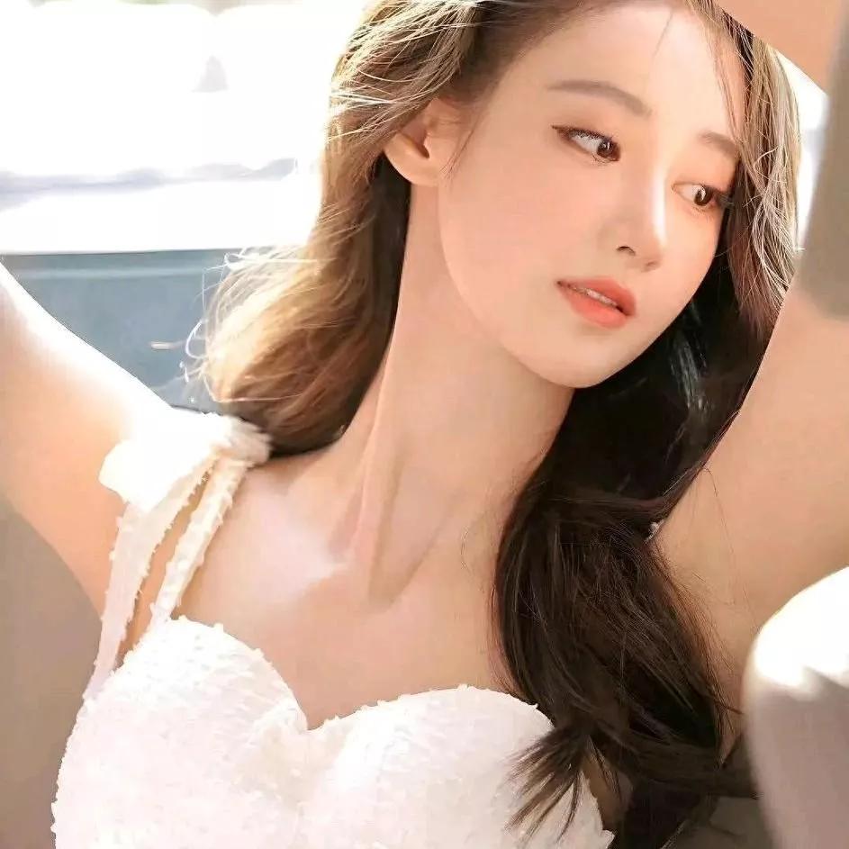 阳光下的温柔新娘，美得令人窒息！💕