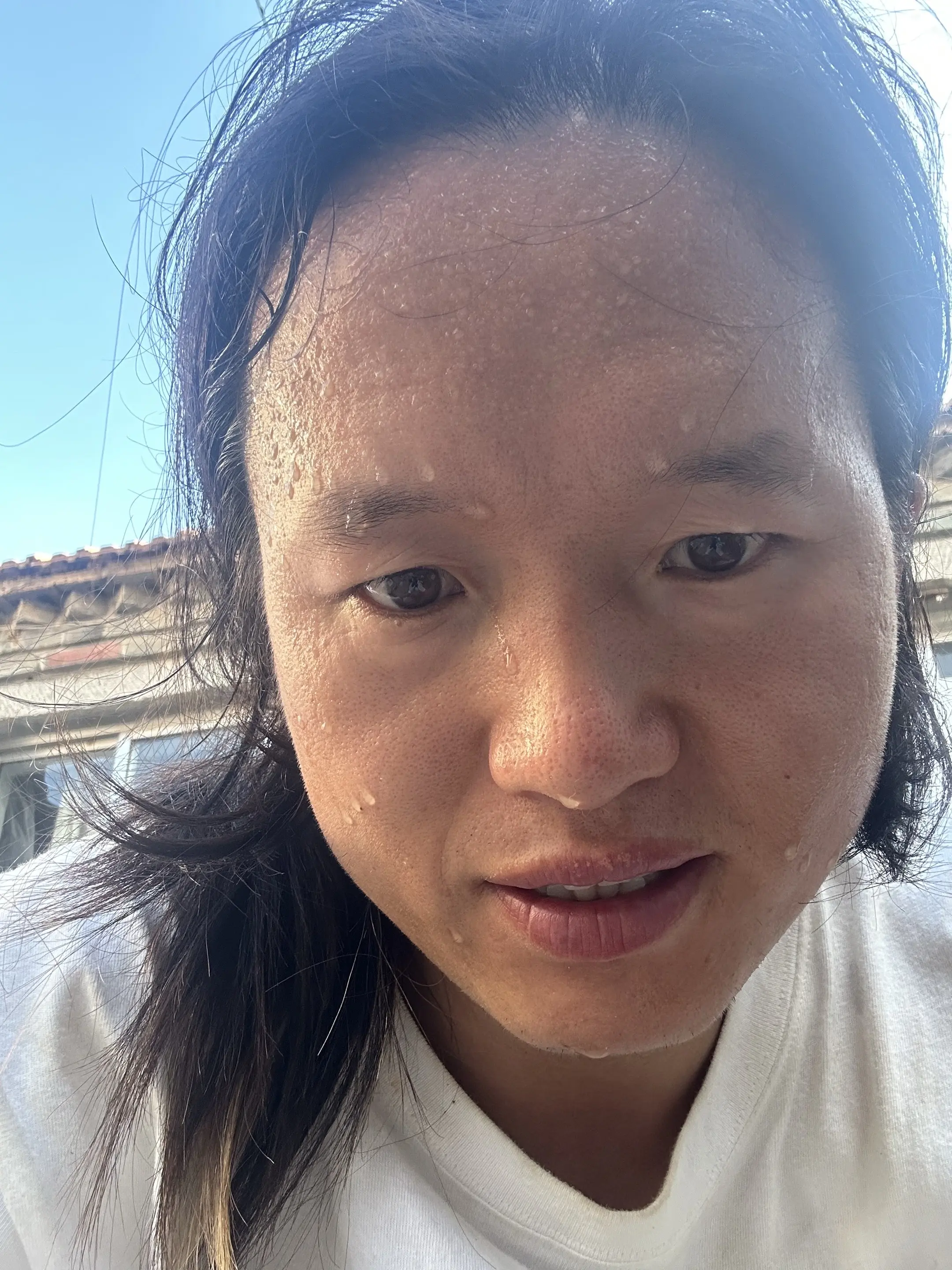 汗如雨下，这就是高温下的救助
