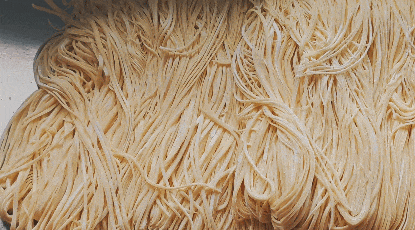 记录我的2026手擀面切到这种程度真的很赞哦。没想到还有面馆这样切面切成这么好的