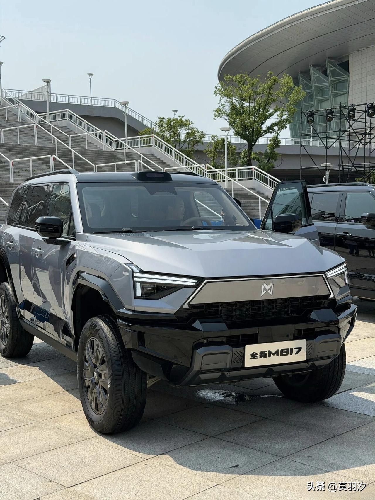 打破越野“不可能三角” ，猛士M817上市， 29.99万起，又硬又智能！