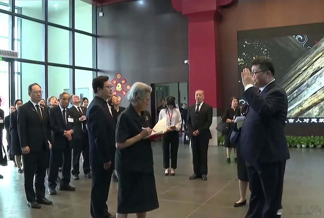 泰国王室 🇹🇭🇨🇳4月8日，诗琳通公主前往海口美兰国际机场，搭乘海南航空